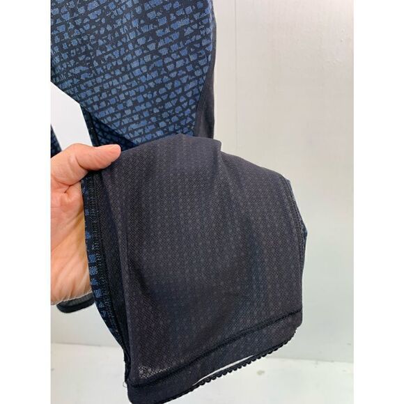 Lululemon Deep Breath Crop Size 6 - Picture 7 of 10